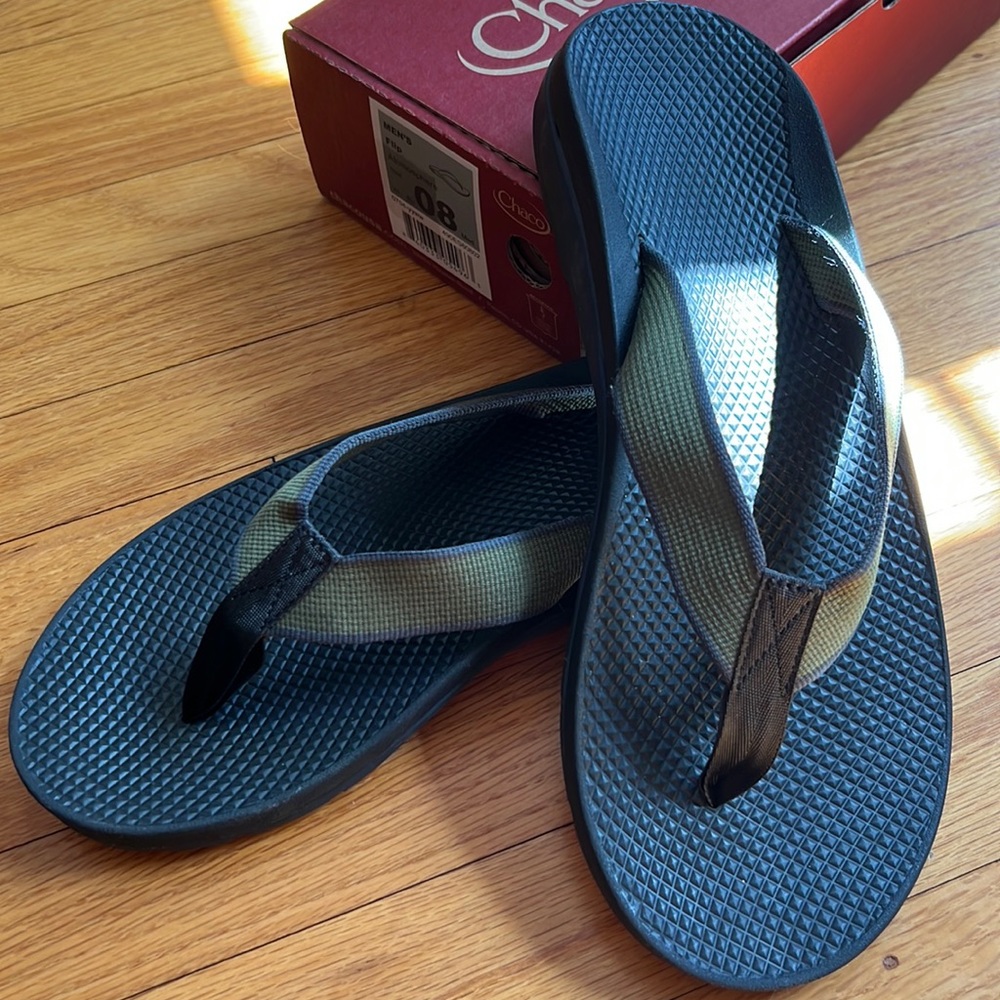 Chaco mens flip flop, like new condition, size 8.